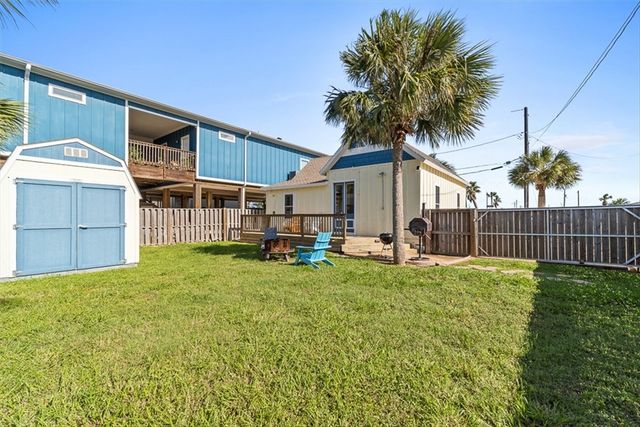 201 E Oaks Ave, Port Aransas, TX 78373