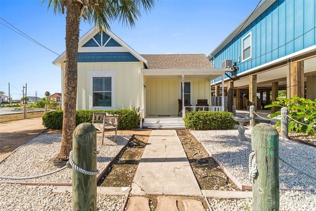 201 E Oaks Ave, Port Aransas, TX 78373