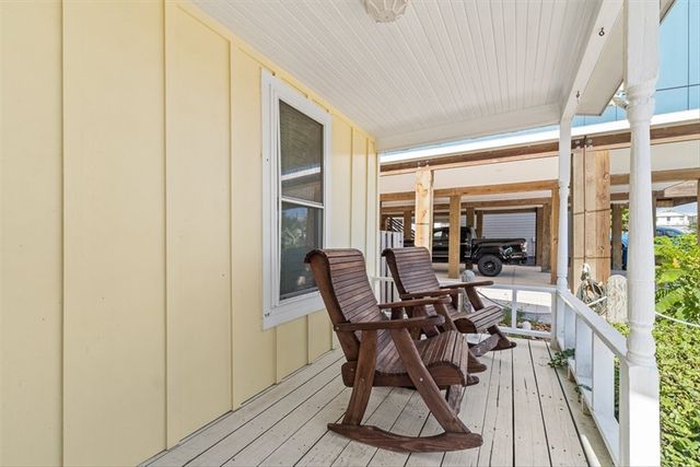 201 E Oaks Ave, Port Aransas, TX 78373