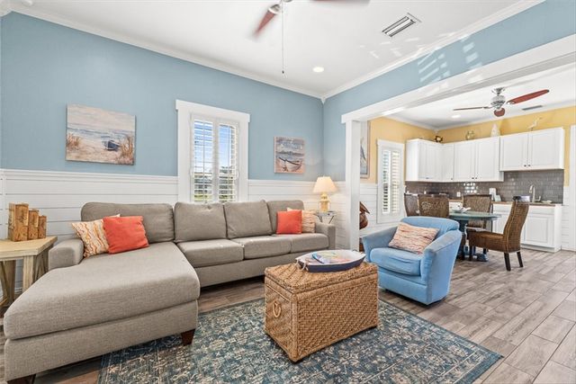 201 E Oaks Ave, Port Aransas, TX 78373