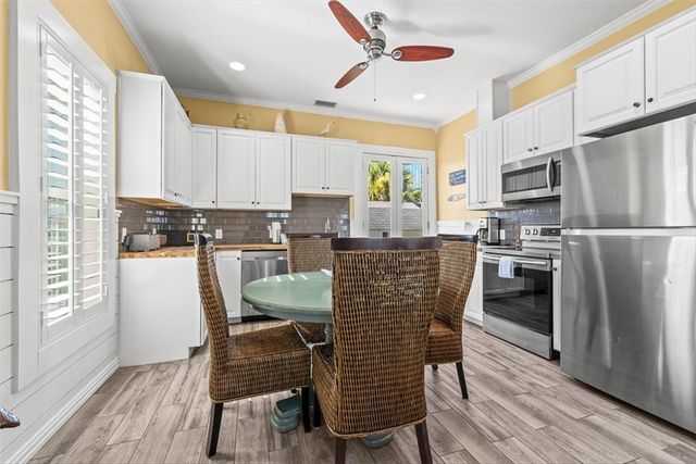 201 E Oaks Ave, Port Aransas, TX 78373
