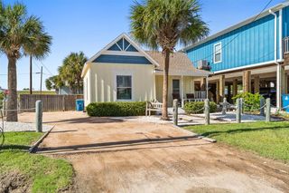 201 E Oaks Ave, Port Aransas, TX 78373