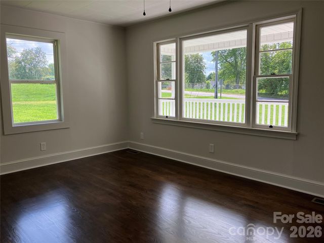 640 Hawthorne Street, Hudson, NC 28638