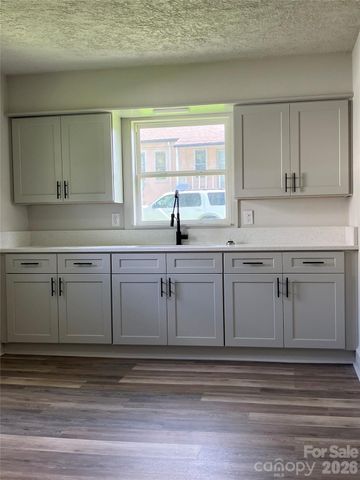 640 Hawthorne Street, Hudson, NC 28638