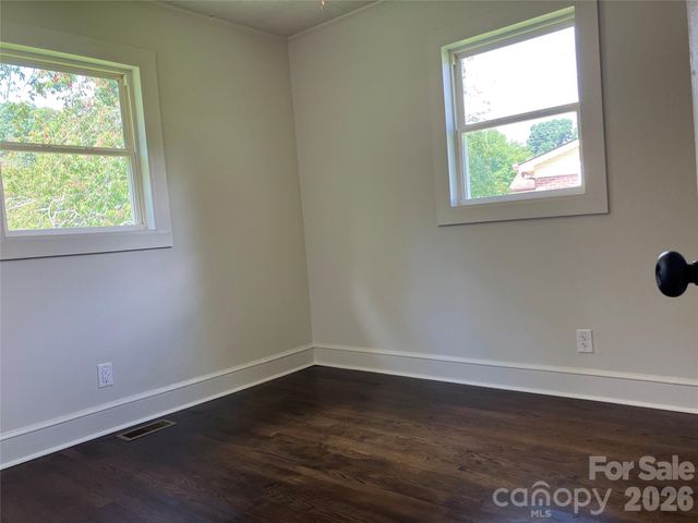 640 Hawthorne Street, Hudson, NC 28638