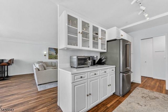 926 Bloomfield Ave 3A, Glen Ridge Boro Twp., NJ 07028