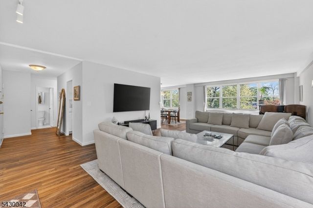 926 Bloomfield Ave 3A, Glen Ridge Boro Twp., NJ 07028
