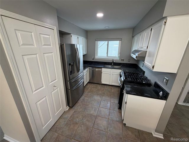 24489 Riverview Lane, Novi, MI 48374