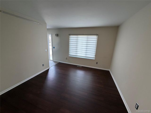 24489 Riverview Lane, Novi, MI 48374