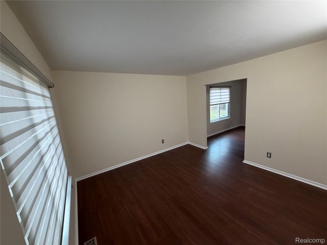 24489 Riverview Lane, Novi, MI 48374