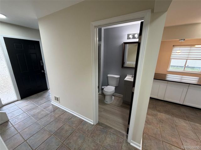 24489 Riverview Lane, Novi, MI 48374