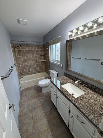 24489 Riverview Lane, Novi, MI 48374