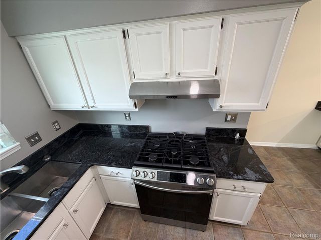 24489 Riverview Lane, Novi, MI 48374