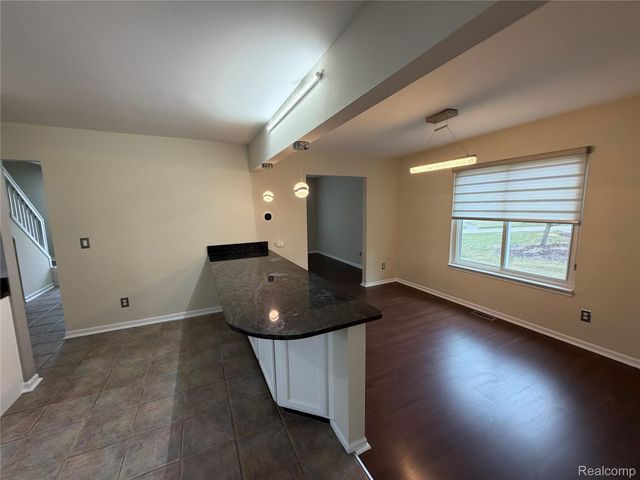 24489 Riverview Lane, Novi, MI 48374