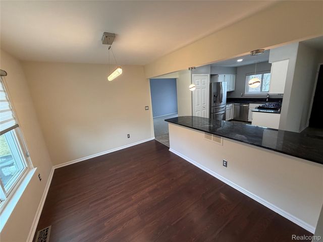 24489 Riverview Lane, Novi, MI 48374