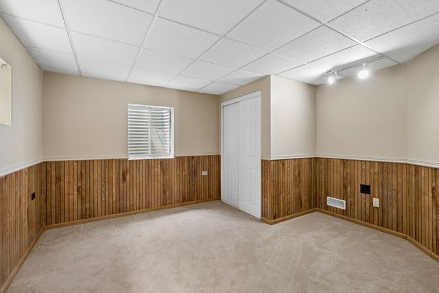 139 N Crooked Lake Lane, Lindenhurst, IL 60046