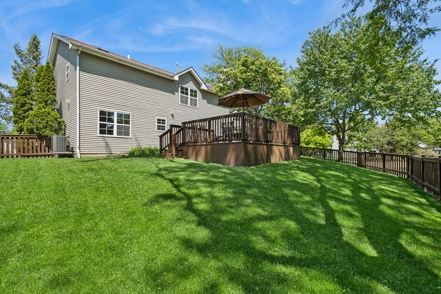 139 N Crooked Lake Lane, Lindenhurst, IL 60046