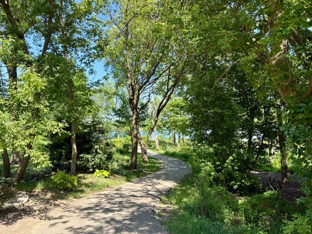 139 N Crooked Lake Lane, Lindenhurst, IL 60046