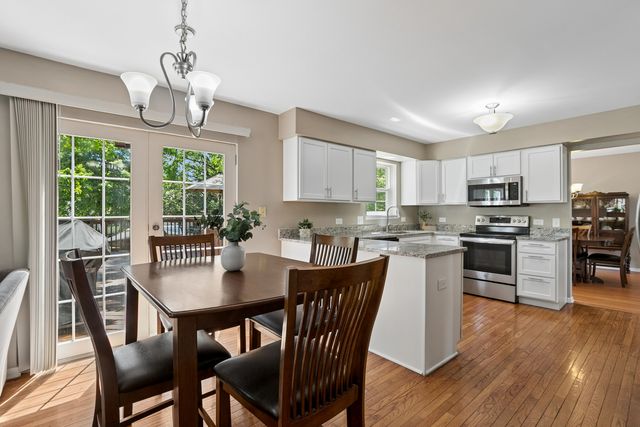 139 N Crooked Lake Lane, Lindenhurst, IL 60046