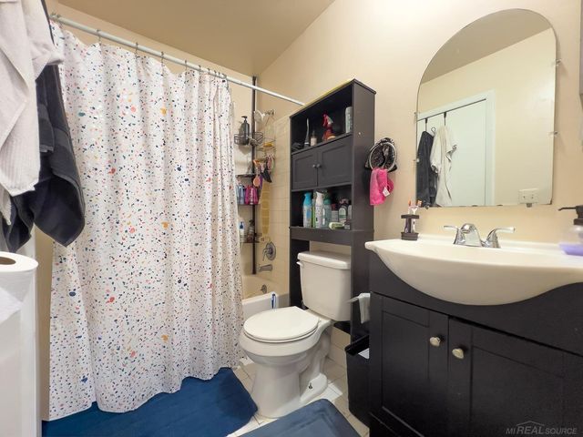 31672 Bear Creek Boulevard, Warren, MI 48093