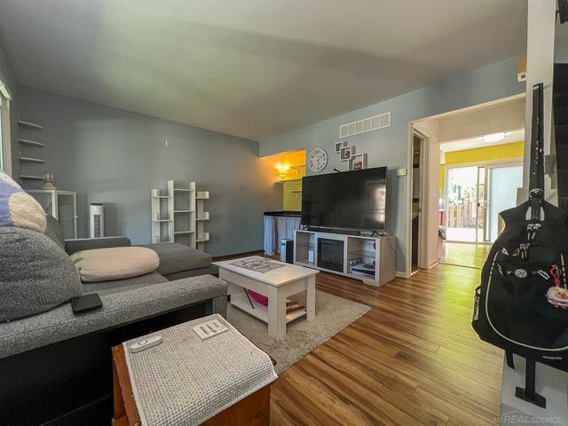 31672 Bear Creek Boulevard, Warren, MI 48093