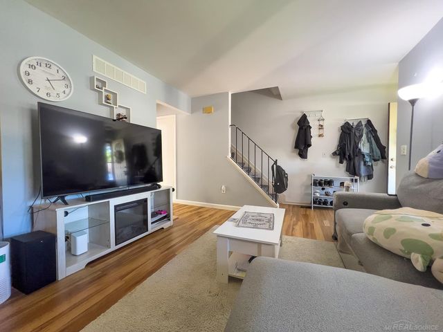 31672 Bear Creek Boulevard, Warren, MI 48093