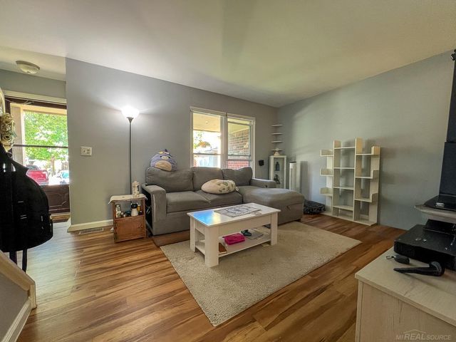 31672 Bear Creek Boulevard, Warren, MI 48093
