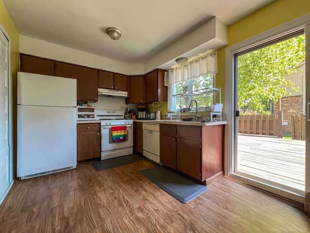 31672 Bear Creek Boulevard, Warren, MI 48093
