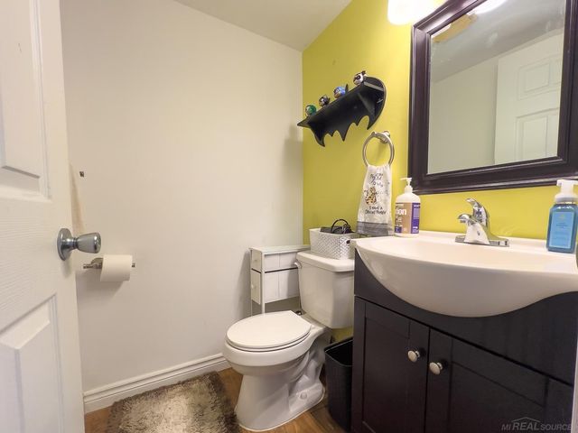 31672 Bear Creek Boulevard, Warren, MI 48093