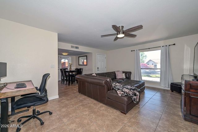 202 E Betty Elyse Lane, Phoenix, AZ 85022