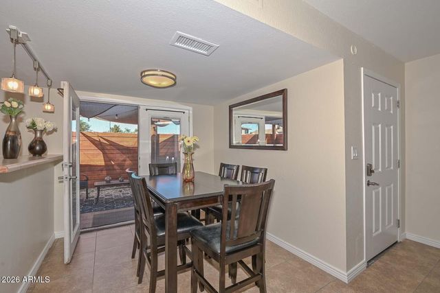 202 E Betty Elyse Lane, Phoenix, AZ 85022