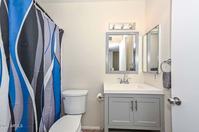 202 E Betty Elyse Lane, Phoenix, AZ 85022