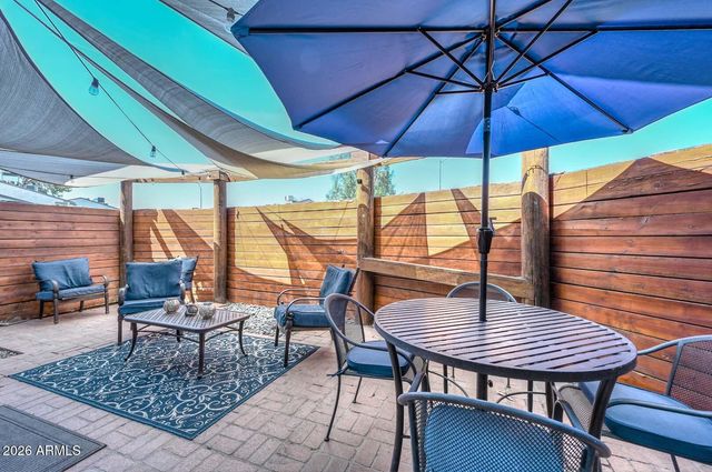 202 E Betty Elyse Lane, Phoenix, AZ 85022