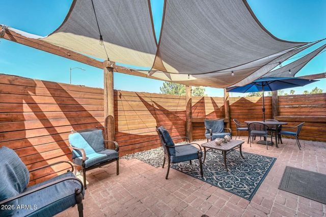 202 E Betty Elyse Lane, Phoenix, AZ 85022