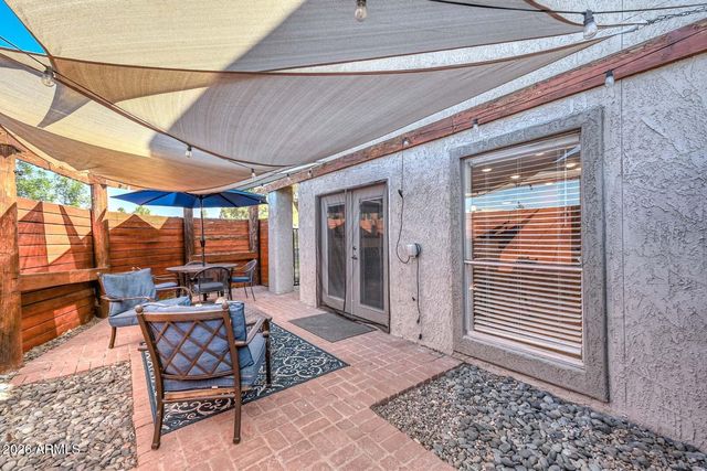 202 E Betty Elyse Lane, Phoenix, AZ 85022