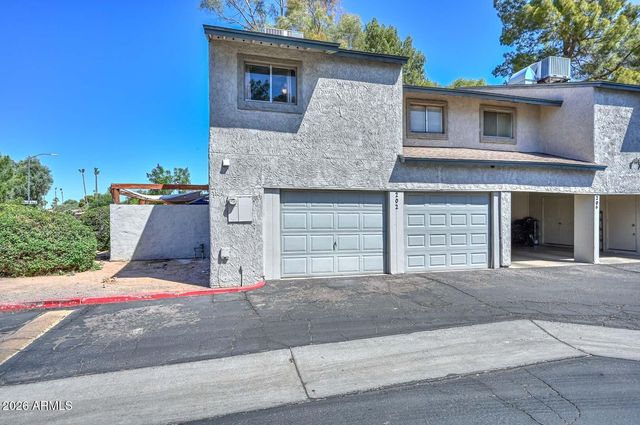 202 E Betty Elyse Lane, Phoenix, AZ 85022