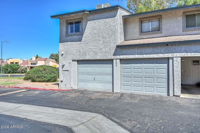 202 E Betty Elyse Lane, Phoenix, AZ 85022