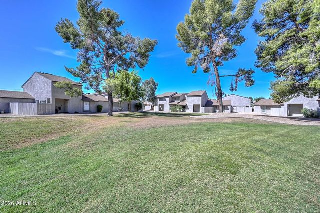202 E Betty Elyse Lane, Phoenix, AZ 85022