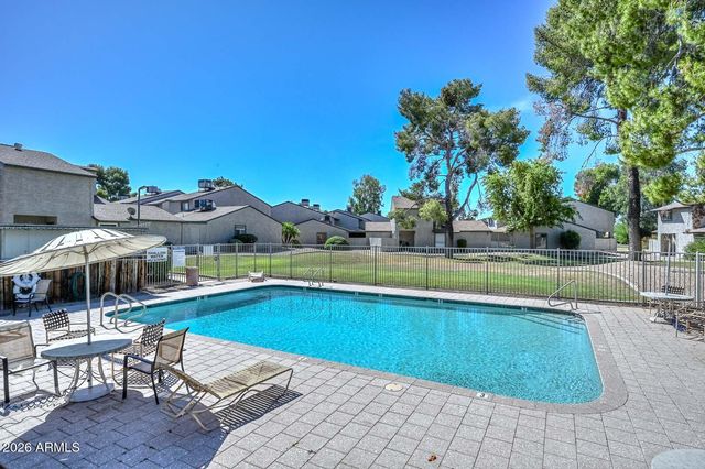 202 E Betty Elyse Lane, Phoenix, AZ 85022