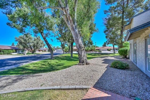 202 E Betty Elyse Lane, Phoenix, AZ 85022