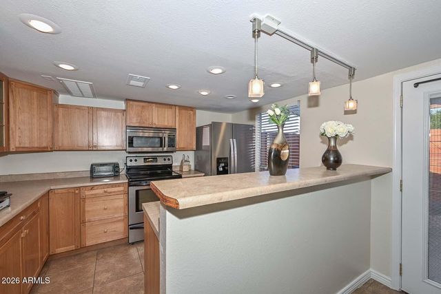 202 E Betty Elyse Lane, Phoenix, AZ 85022