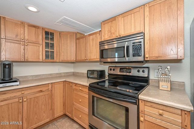 202 E Betty Elyse Lane, Phoenix, AZ 85022