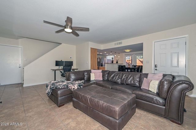 202 E Betty Elyse Lane, Phoenix, AZ 85022
