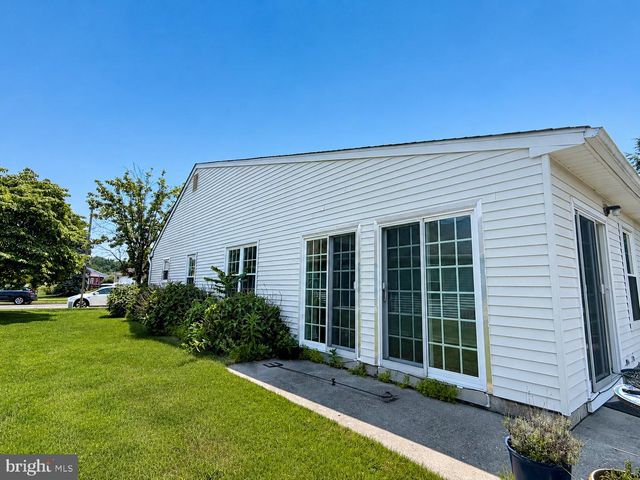 10 ADNER DR, Mount Laurel, NJ 08054