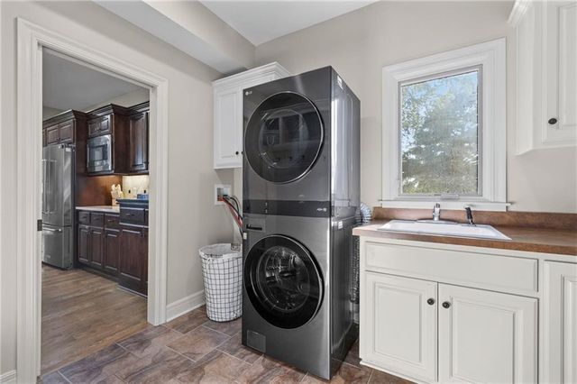 18101 Sunset Drive, Olathe, KS 66062