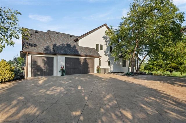 18101 Sunset Drive, Olathe, KS 66062