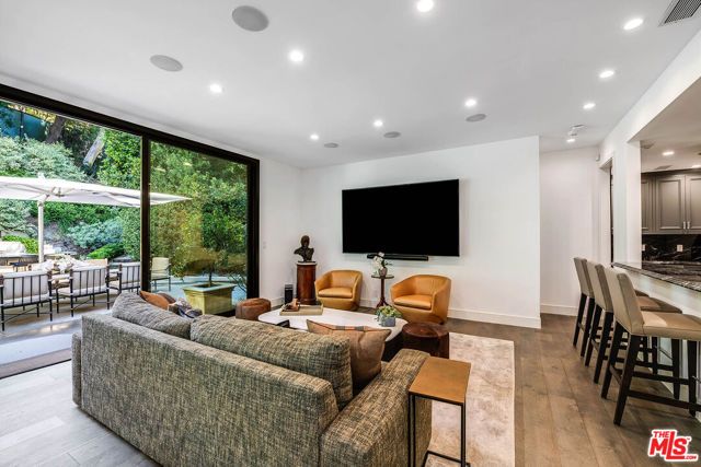 1114 Sutton Way, Beverly Hills, CA 90210