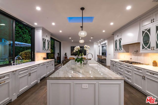 1114 Sutton Way, Beverly Hills, CA 90210