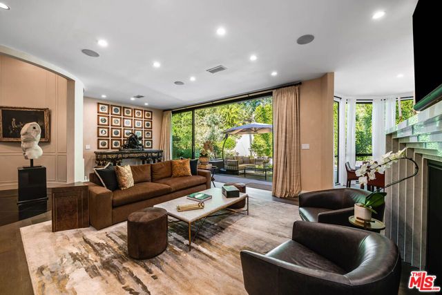 1114 Sutton Way, Beverly Hills, CA 90210