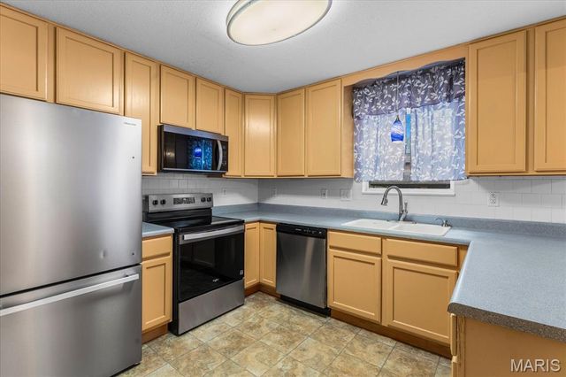 1005 Cool Valley Drive B, Belleville, IL 62220